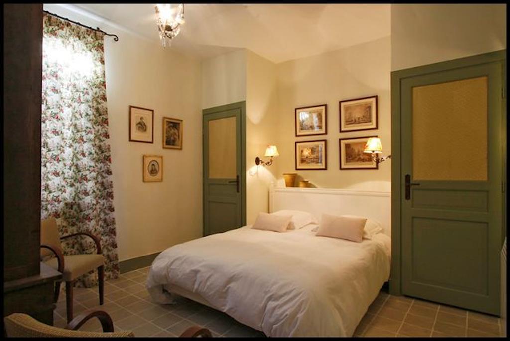 Le Trente Trois Apartment Uzes Exterior photo
